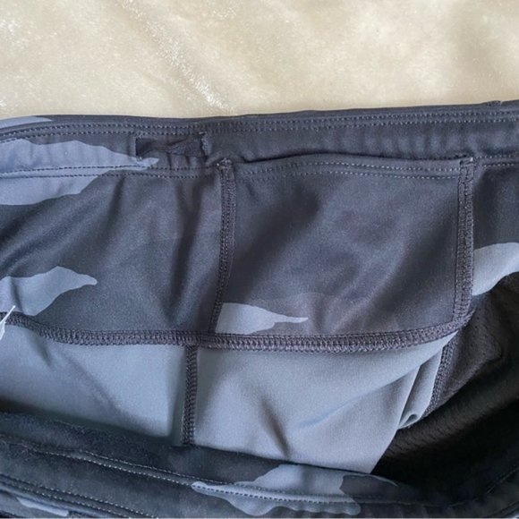 Athleta Contender 7/8 Tight in black and gray camo print with zip side pockets S - Picture 13 of 16